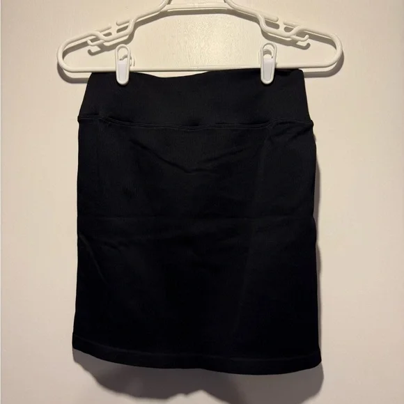 OQQ High Waist Crossover Ribbed Mini Skirt NWOT - Picture 3 of 4